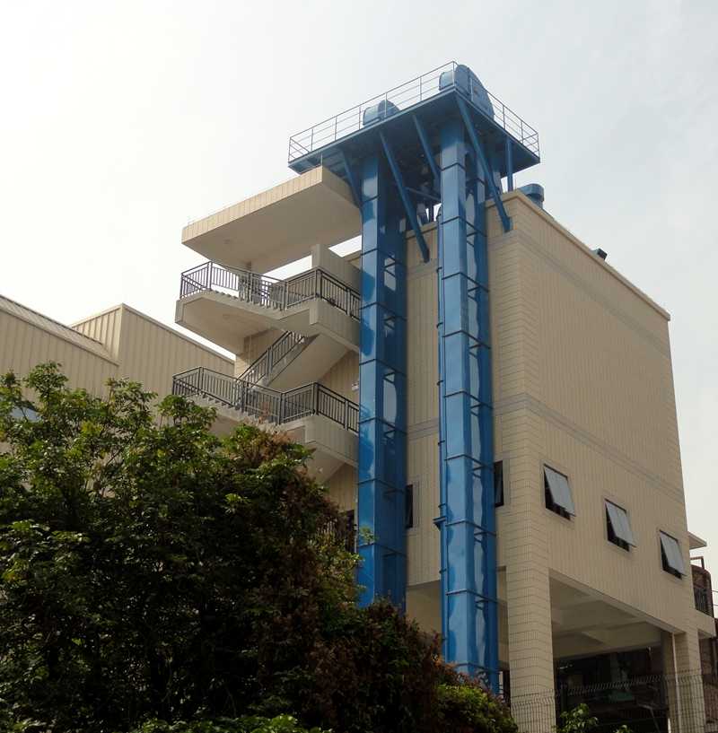 香雪制藥廠板鏈提升機(jī)現(xiàn)場(chǎng)圖片